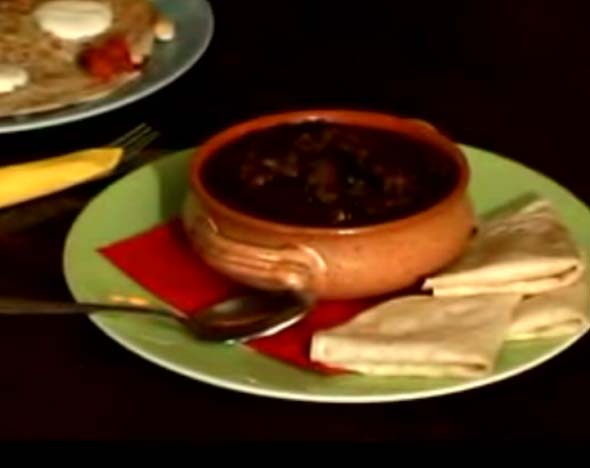 This Is How You Serve Traditional Pasta Video